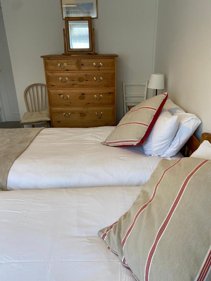 Trafalgar, Lovely Ground Floor Flat With Outside Patio Garden, Minutes Walk To Seafront Seaview Exterior foto