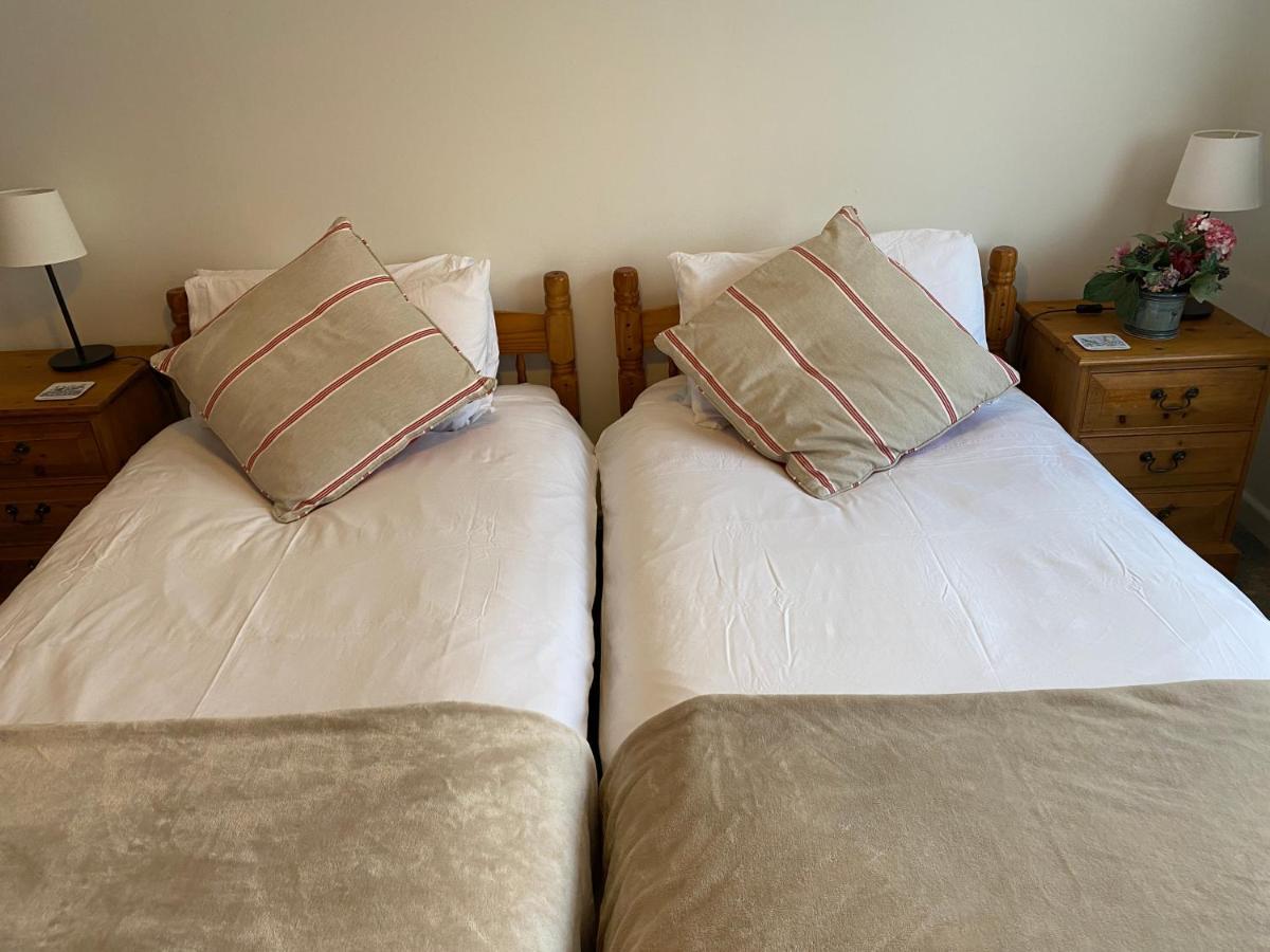 Trafalgar, Lovely Ground Floor Flat With Outside Patio Garden, Minutes Walk To Seafront Seaview Exterior foto