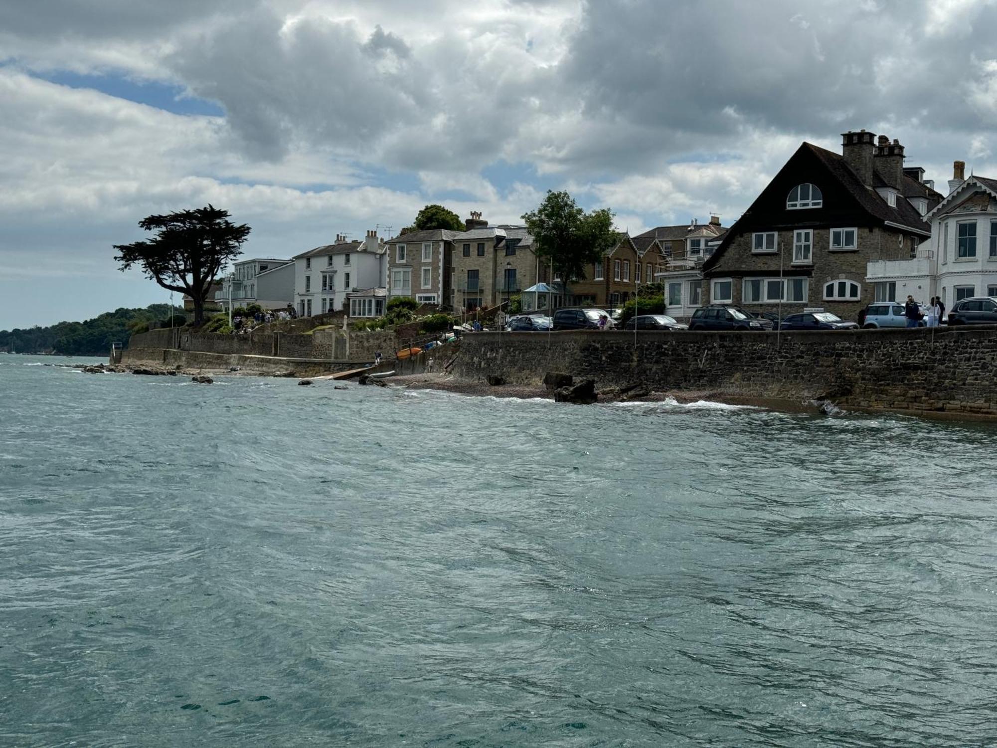 Trafalgar, Lovely Ground Floor Flat With Outside Patio Garden, Minutes Walk To Seafront Seaview Exterior foto